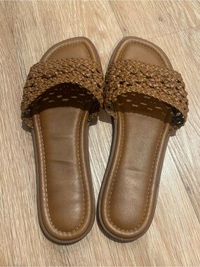 Tommy Bahama Cognac Brown Braided Braid Flats Sandals Summer Beach